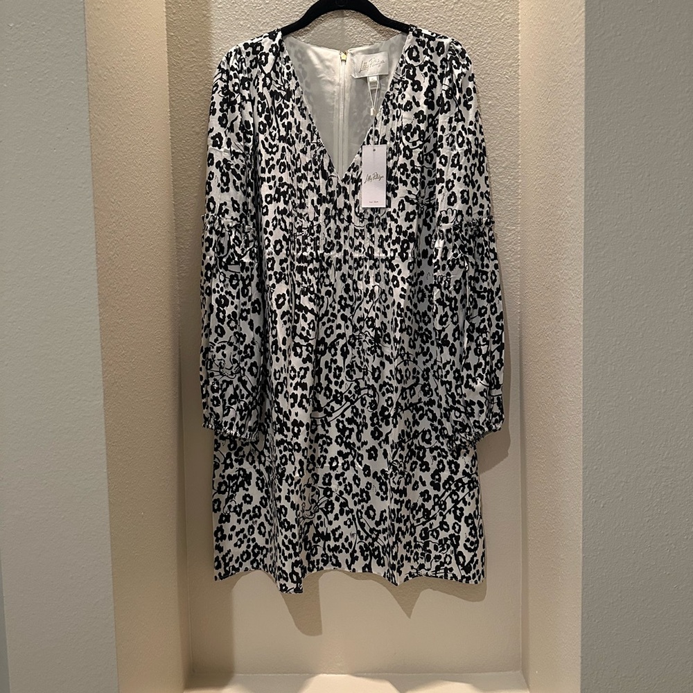 Lilly Pulitzer Black and White V-Neck dress with Bishop Sleeves